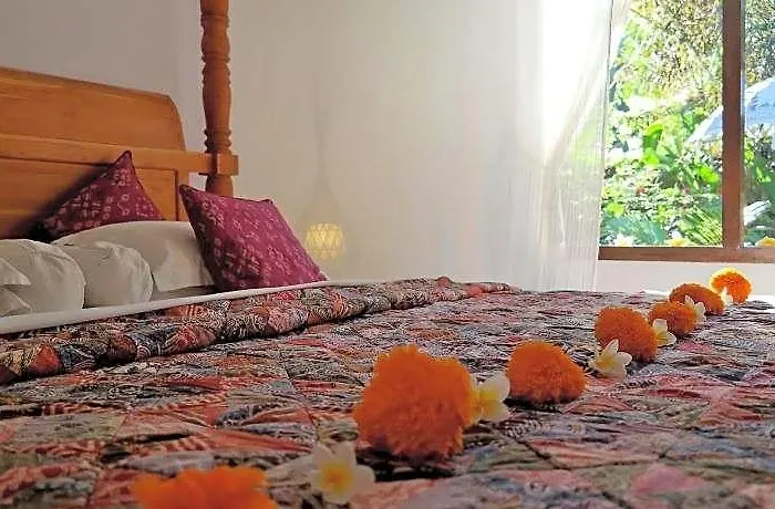 Cili Emas Oceanside Bali 3* テジャクラ